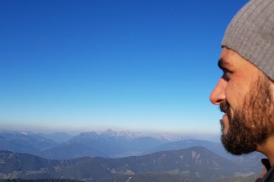 Max Klugwald am Berg mit Blick in die Weite